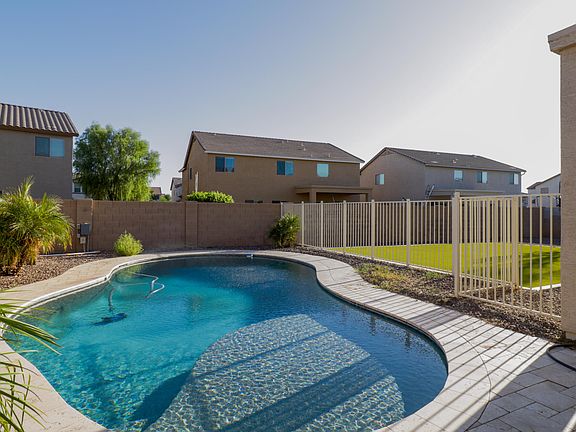 4th image of 667 E CLEVELAND Court