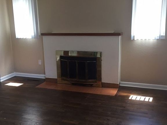 2nd image of 6423 Tacoma Ave S