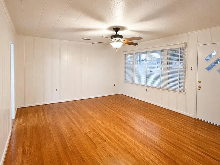102 Antigua Dr — Photo 3