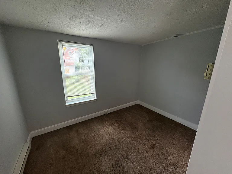 863 Queen Street — Photo 9
