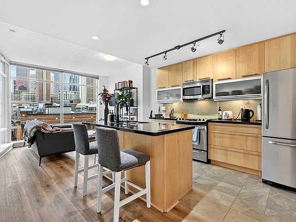 3rd image of 215 N 13th Ave SW #302