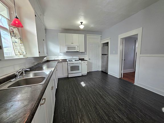 4th image of 1033 Carteret Ave