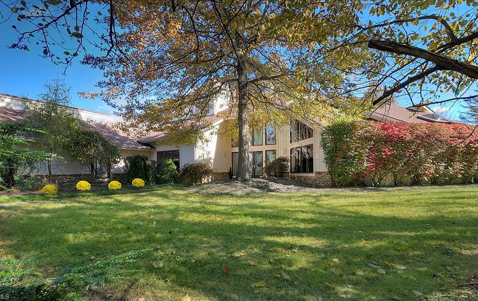 1st image of 25 Woodburn Dr