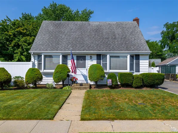 190 Cottage Boulevard, Hicksville, NY 11801