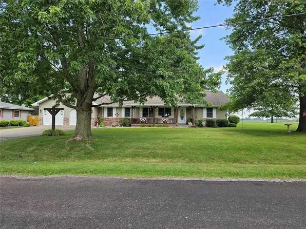 320 N Henderson St, Virden, IL 62690