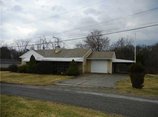 100 Duhurst Dr, Natrona Heights, PA 15065