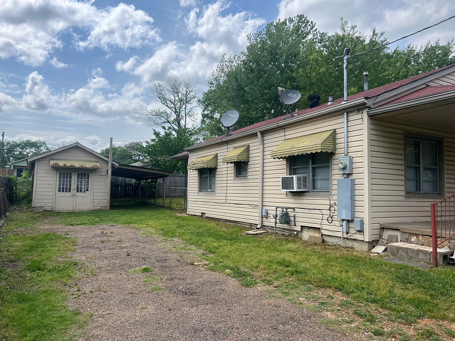 3 bed, 900 sqft, $900 — Photo 2