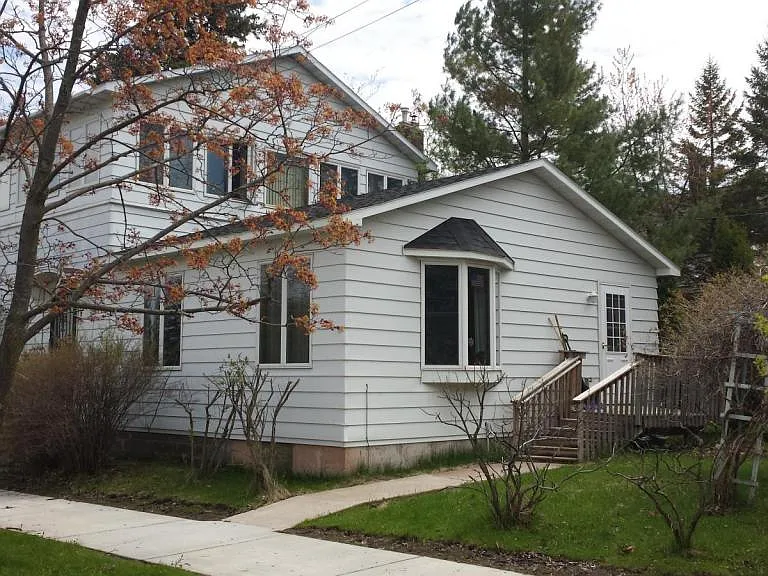 1621 Weeks Ave — Photo 1
