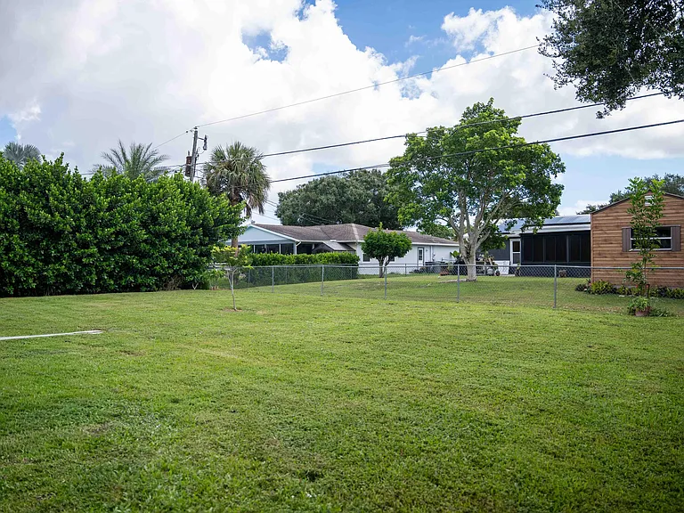 1881 SE Manth Ln — Photo 12