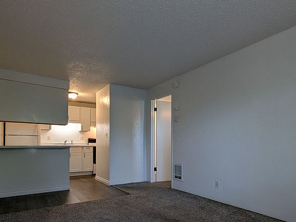 4th image of 160 N 20th St APT 3