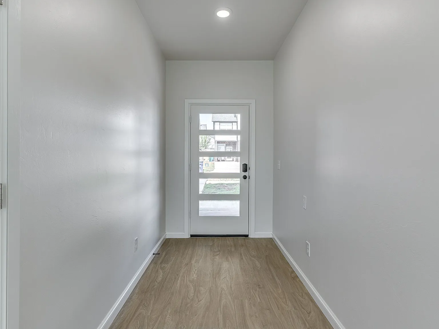 3 bed, 2.5 bath, 1677 sqft, $1,995 — Photo 4