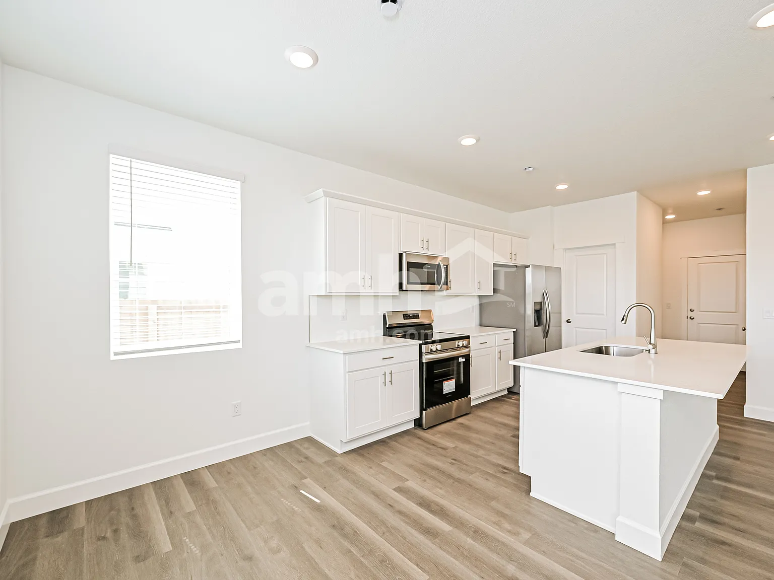 4 bed, 2.5 bath, 2133 sqft, $3,090 — Photo 4