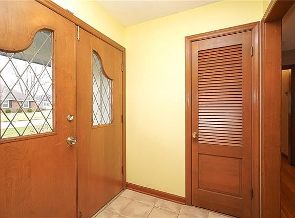 5th image of 204 SE Westwind Dr