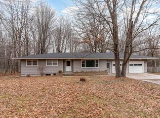 1421 E Gordonville Rd, Midland, MI 48640
