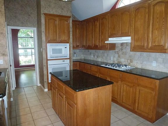 5th image of 3909 Clifton Dr
