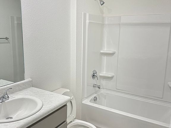 5th image of 1400 Meadows Dr
