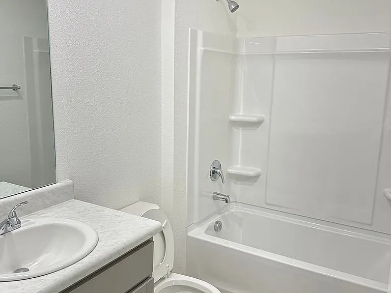 1400 Meadows Dr — Photo 5