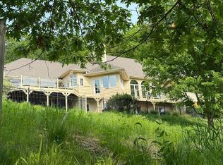 W5453 Pine Bluff Rd, La Crosse, WI 54601