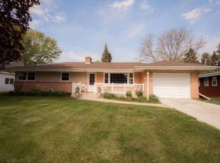 2014 Wisteria Rd, Rockford, IL 61107