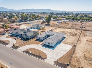 1033 W Commonwealth Ave, Hemet, CA 92543