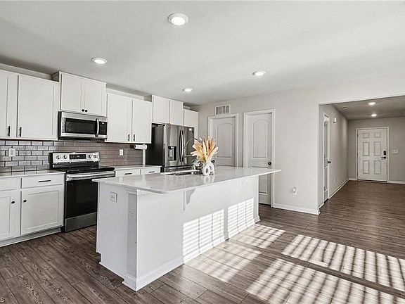 5th image of 450 Silver Oak Cir