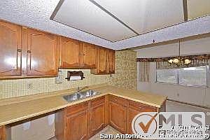 3rd image of 8402 Bart Starr St