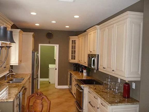 4th image of 14020 W Hyde Park Dr APT 204