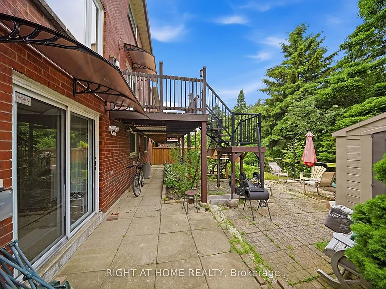 29 Sunforest Dr — Photo 44