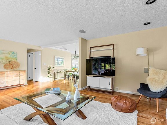 5th image of 20612 Marine View Drive SW