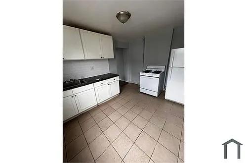 105 Maple St Photo 1