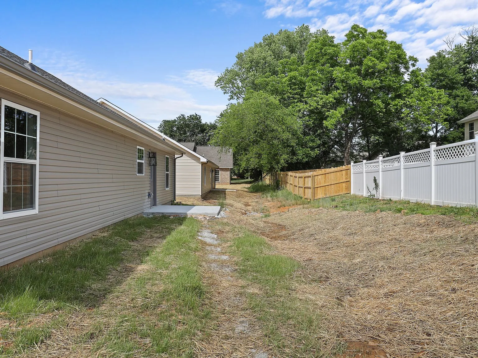 3 bed, 1759 sqft, $2,200 — Photo 3