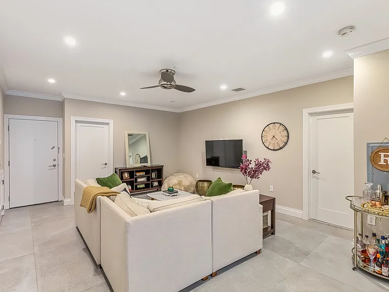 808 Washington St #GARDEN LEVEL — Photo 3