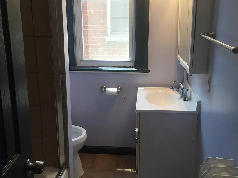 520 Kenyon St NW — Photo 7