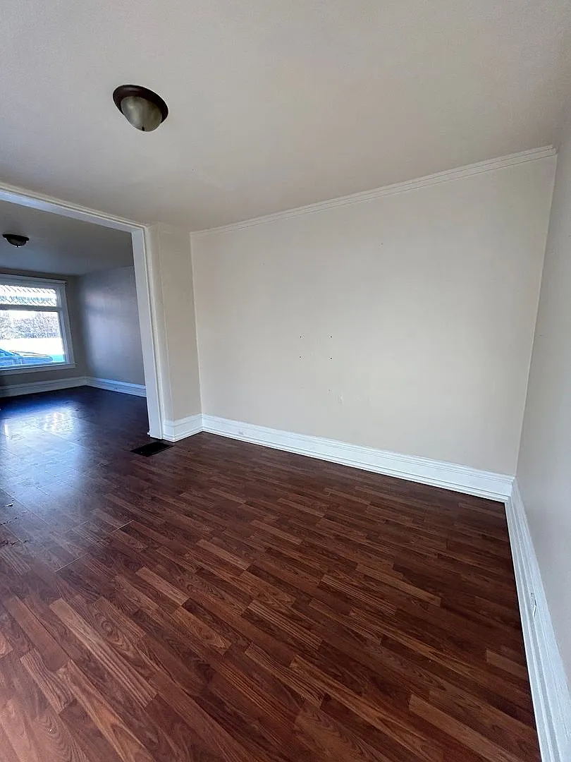 844-846 W Mercury St — Photo 3