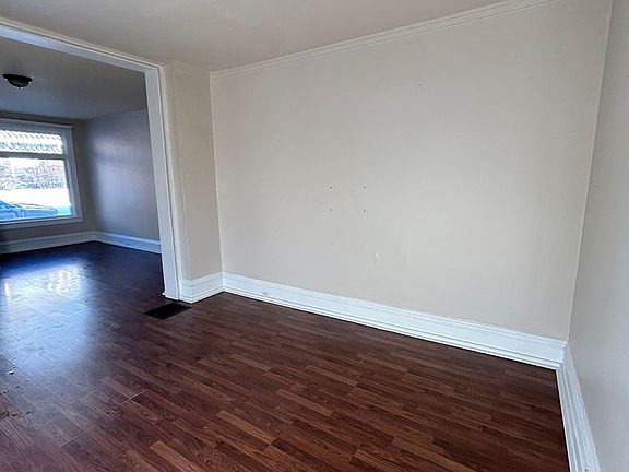 4th image of 844-846 W Mercury St