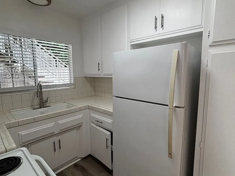 2264 Magnolia Ave — Photo 9
