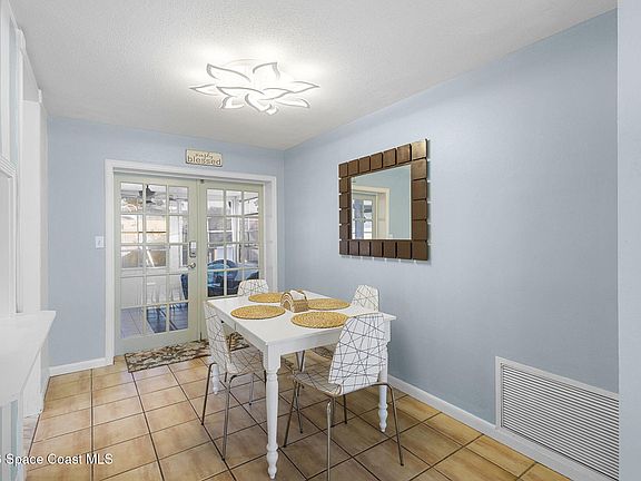 5th image of 727 Clarke Ave