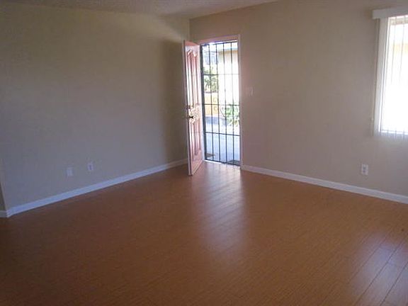 Living Room & entrance