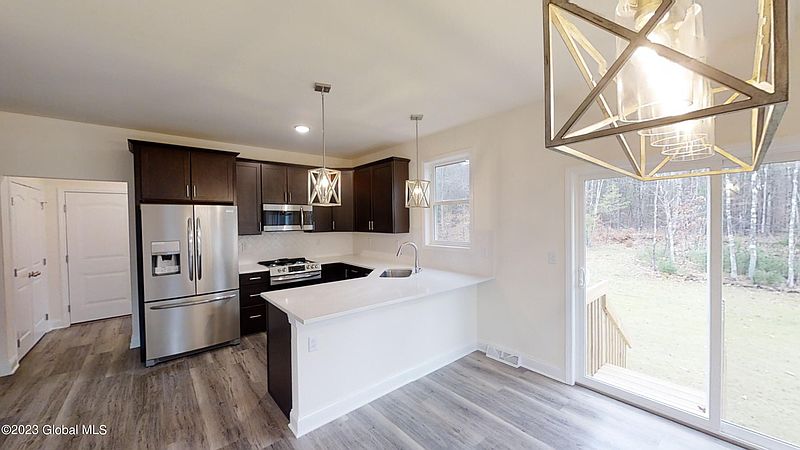 4th image of 52 Huntington Way