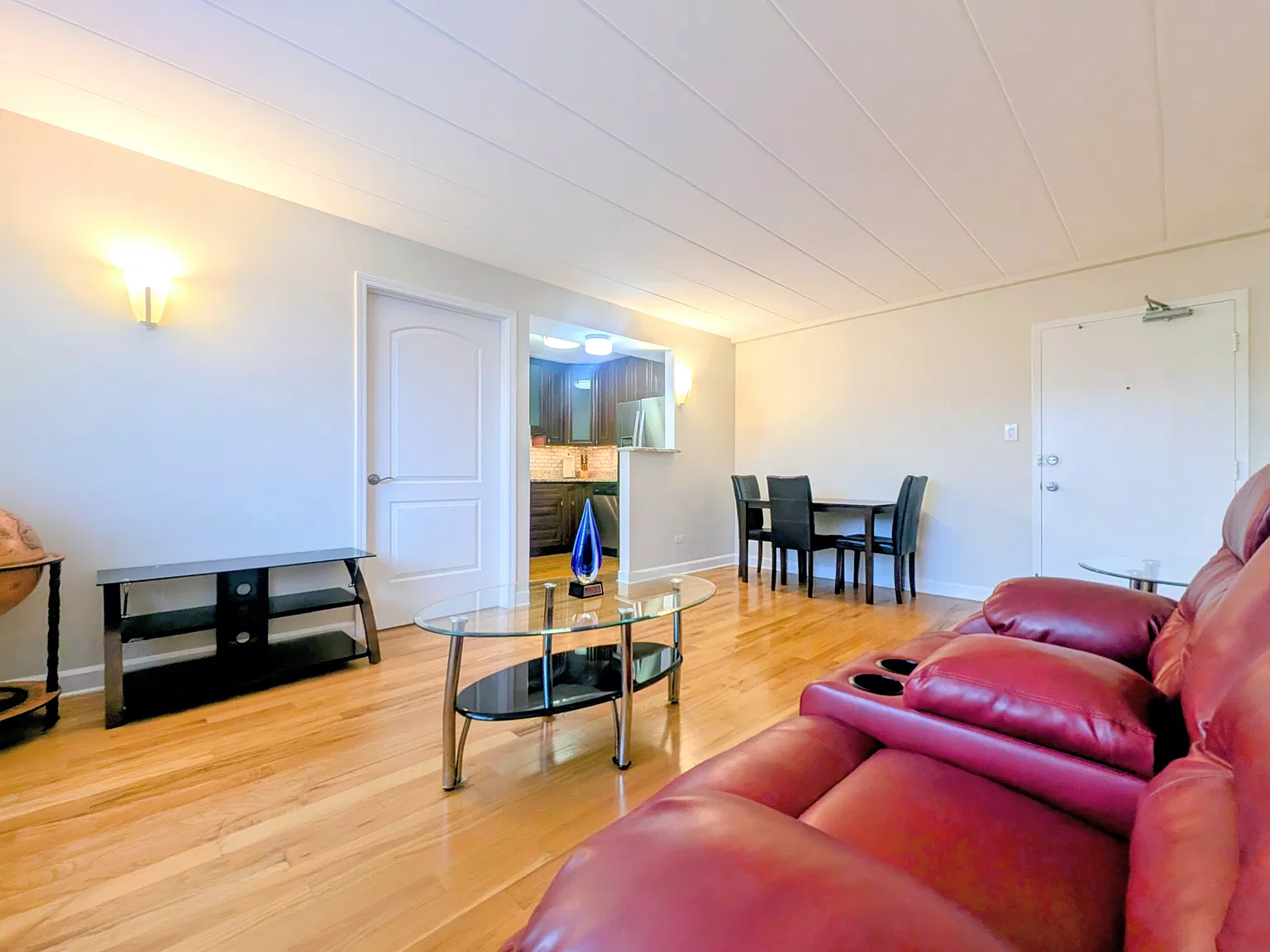 2 bed, 700 sqft, $1,450 — Photo 3