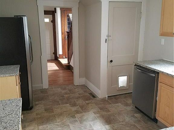 5th image of 1033 Wadsworth St