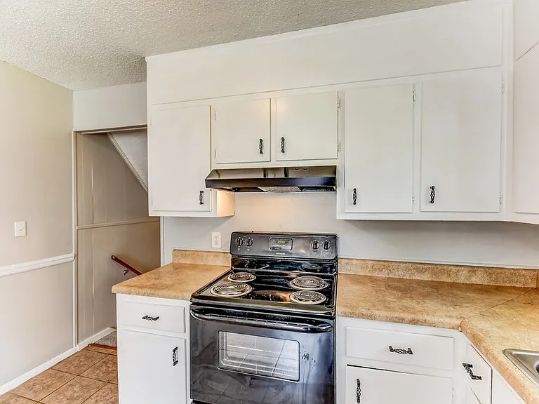 5114 Meadows Dr — Photo 9