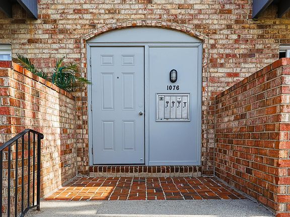 2nd image of 1076 Armstrong Mill Rd APT D