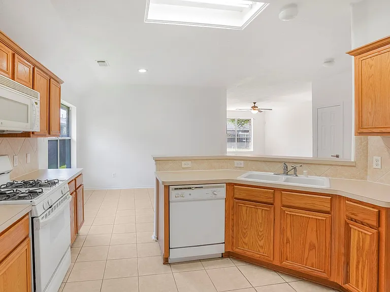 18134 Stone Trail Manor Dr — Photo 7