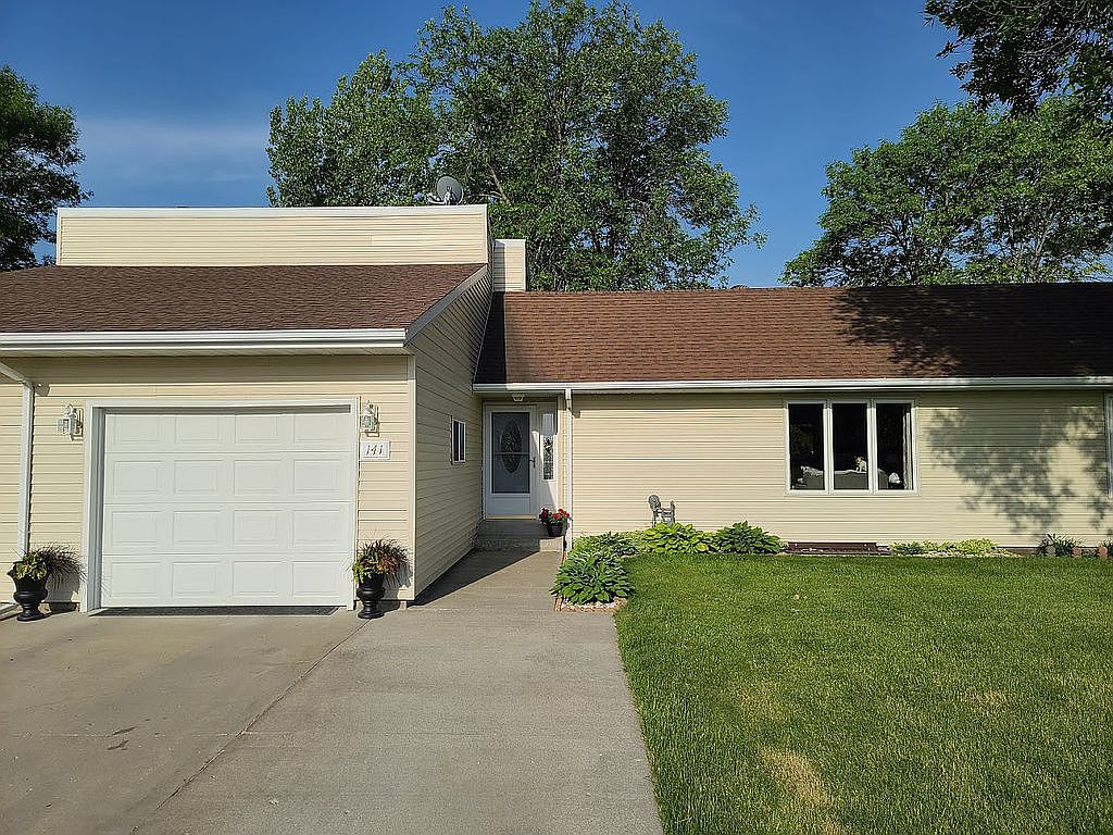 141 Belleville Ct, Thief River Falls, MN 56701 Zillow