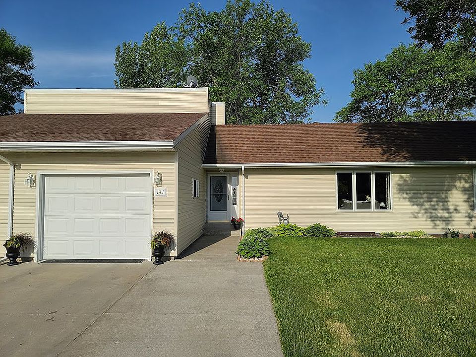 141 Belleville Ct, Thief River Falls, MN 56701 Zillow