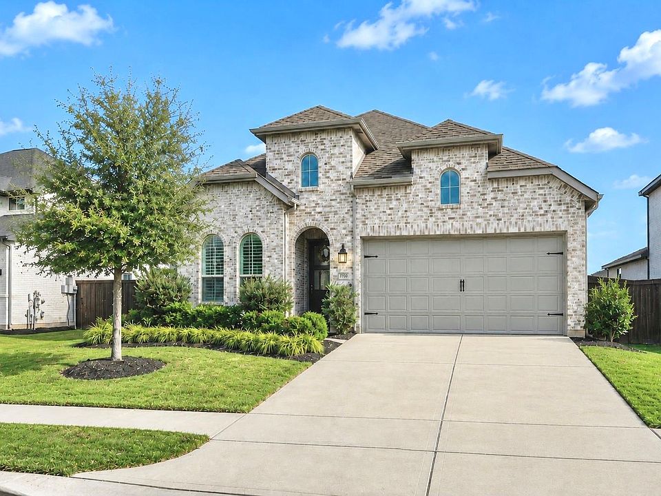1st image of 2702 Country Ln