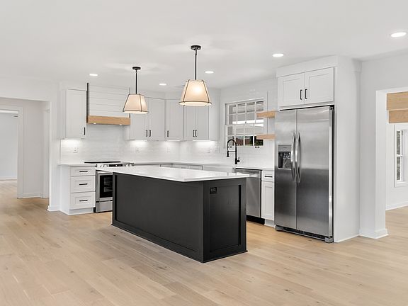 3rd image of 4045 Matilda St