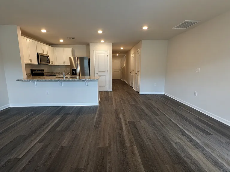 314 Honeystone St — Photo 2