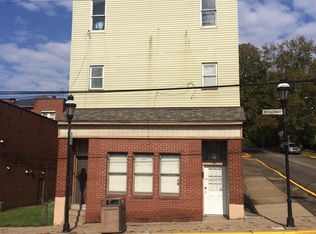 578 Broadway APT 3, Pitcairn, PA 15140